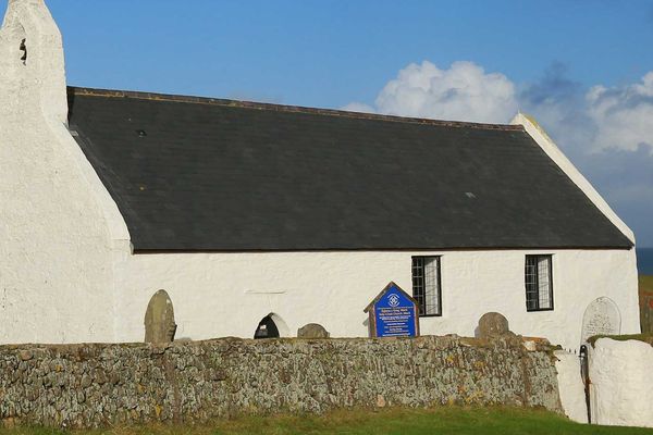 Holy Cross, Y Mwnt