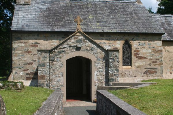 St Brynach, Pontfaen