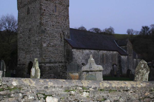 St Egwad, Llanfynydd