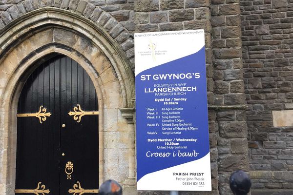 St Gwynog, Llangennech