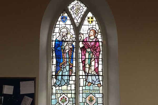 St David, Llwynhendy
