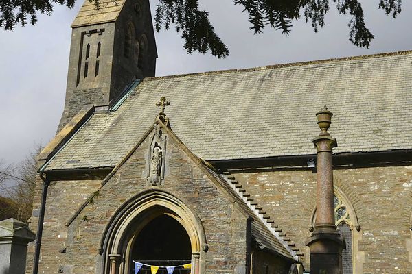 St Gwynno, Ynysybwl