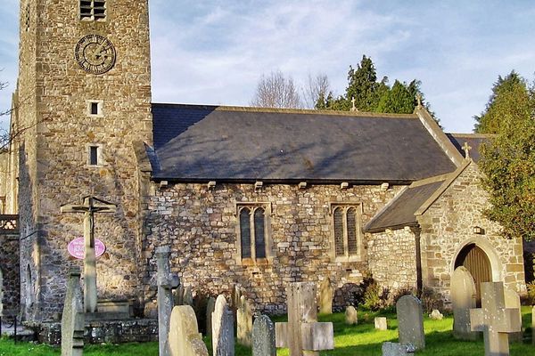 St Isan, Llanishen
