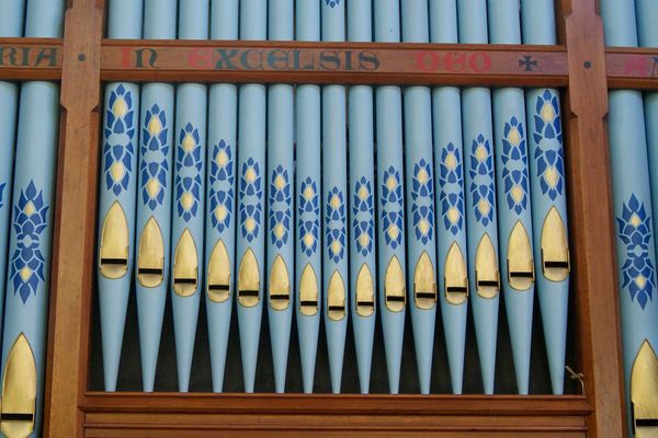 St Edward, Knighton