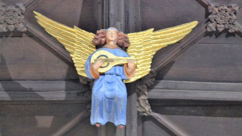 An angel from the ceiling of St Giles.jpg