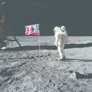 Buzz_Aldrin_salutes_the_U.S._Flag
