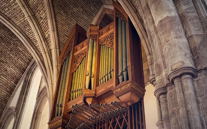 Free lunchtime concerts return to Brecon Cathedral.webp
