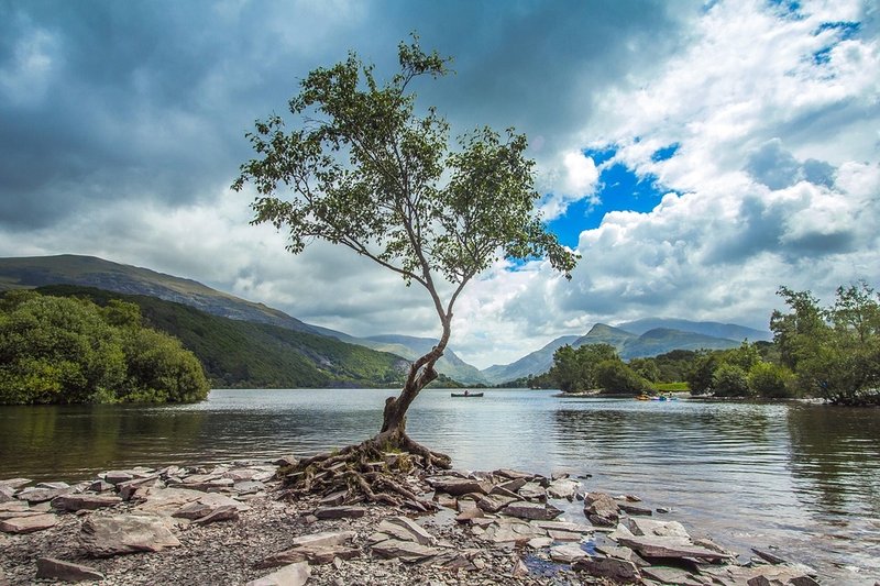 Memorial service to honour lives lost on Snowdonia’s mountains.jpg