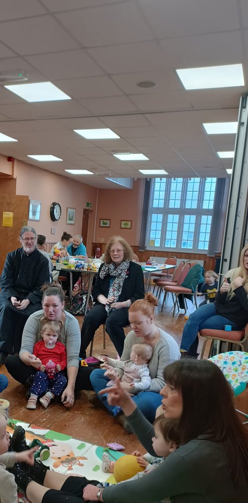 Newcastle Emlyn Family Centre [Plant Dewi]