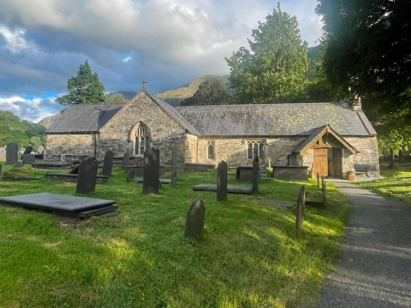 St Peris Nant Peris.jpg